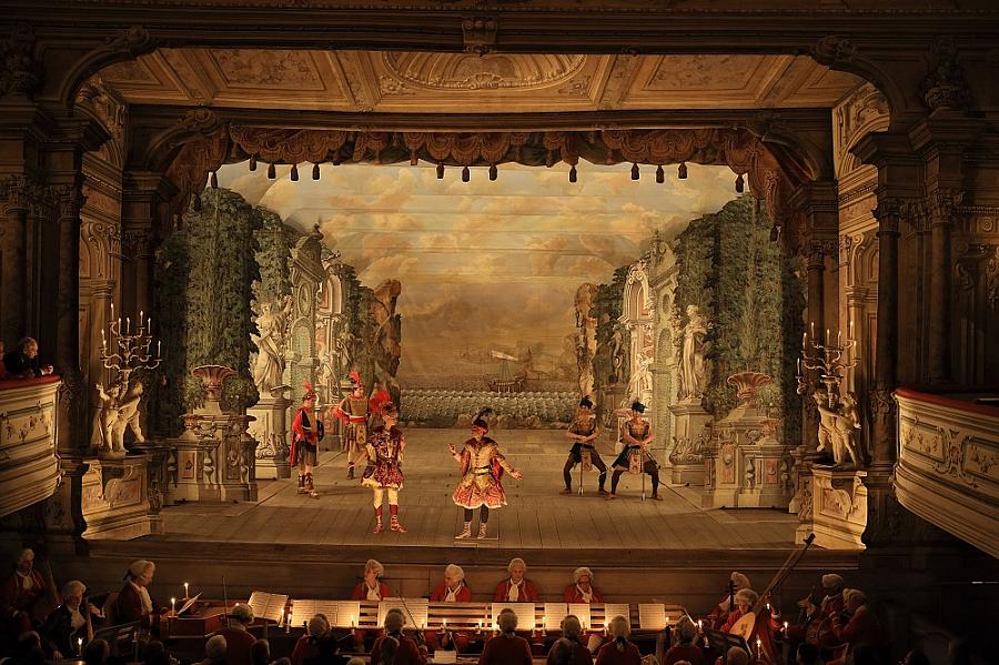 Antonio Boroni: La Didone, Hof-Musici Baroque Orchestra, 14.  17. 9. 2017, in front of theatre curtain