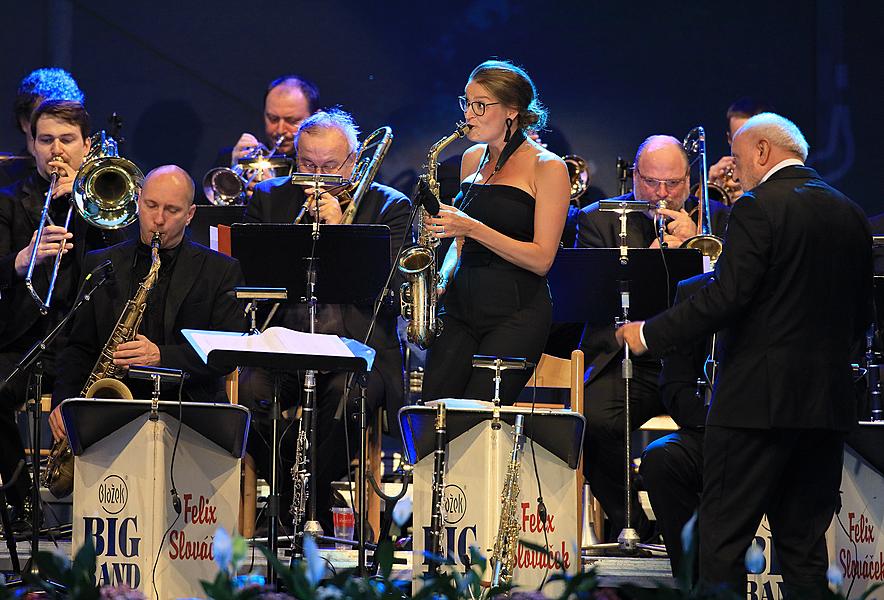 „KEEP SWINGING!“ – swingový večer ve stylu Las Vegas – Jan Smigmator, Dasha, Tom Gaebel, RTV Bigband Felixe Slováčka ad., Mezinárodní hudební festival Český Krumlov 4.8.2018