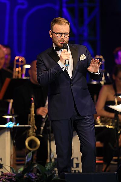 „KEEP SWINGING!“ – Swing evening in the Las Vegas style, Jan Smigmator, Dasha, Tom Gaebel, RTV Big Band Felixe Slováčka etc., International Music Festival Český Krumlov 4.8.2018