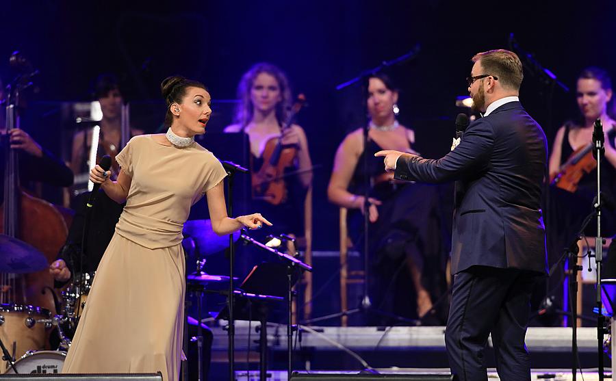 „KEEP SWINGING!“ – Swing evening in the Las Vegas style, Jan Smigmator, Dasha, Tom Gaebel, RTV Big Band Felixe Slováčka etc., Internationales Musikfestival Český Krumlov 4.8.2018