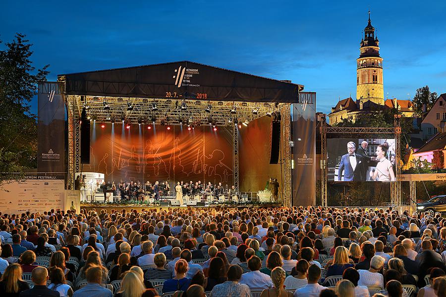 „KEEP SWINGING!“ – Swing evening in the Las Vegas style, Jan Smigmator, Dasha, Tom Gaebel, RTV Big Band Felixe Slováčka etc., International Music Festival Český Krumlov 4.8.2018