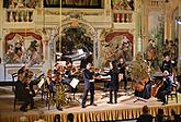 Amin Ghafari (housle), Sukův komorní orchestr, Nikol Kraft (dirigentka), Mezinárodní hudební festival Český Krumlov 8.8.2018, zdroj: Auviex s.r.o., foto: Libor Sváček