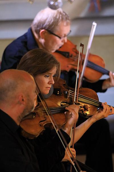 Amin Ghafari (housle), Sukův komorní orchestr, Nikol Kraft (dirigentka), Mezinárodní hudební festival Český Krumlov 8.8.2018