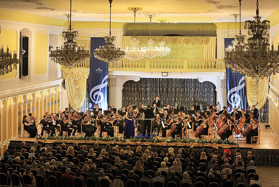 Tanja Becker-Bender (housle), Filharmonie Hradec Králové, Manuel Hernández-Silva (dirigent), Mezinárodní hudební festival Český Krumlov 10.8.2018