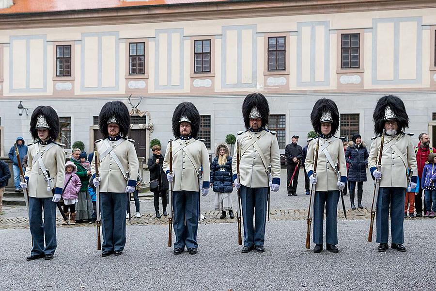 Oslava 100 let republiky v Českém Krumlově, Schwarzenberská granátnická garda - vztyčování praporů, 28.10.2018