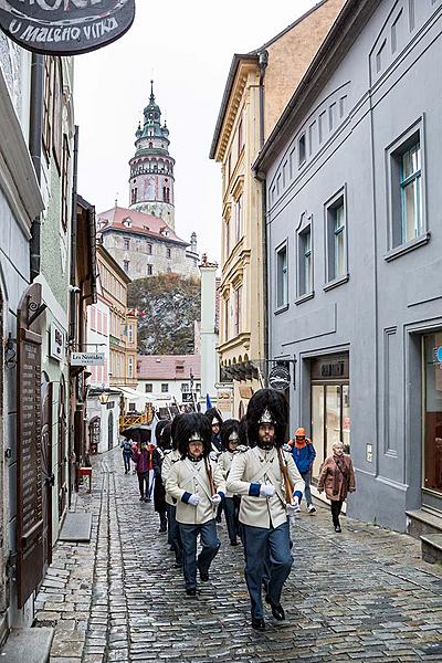 Oslava 100 let republiky v Českém Krumlově, Schwarzenberská granátnická garda - slavnostní kirchparáda a mše svatá v kostele sv. Víta, 28.10.2018