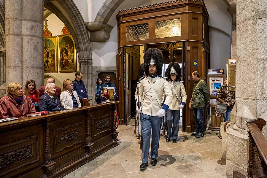 Oslava 100 let republiky v Českém Krumlově, Schwarzenberská granátnická garda - slavnostní kirchparáda a mše svatá v kostele sv. Víta, 28.10.2018