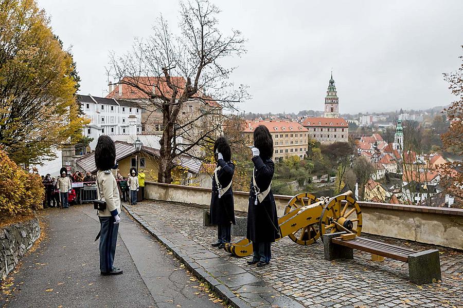 Oslava 100 let republiky v Českém Krumlově, Schwarzenberská granátnická garda - slavnostní salva nad městem, 28.10.2018