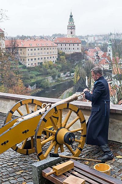 Oslava 100 let republiky v Českém Krumlově, Schwarzenberská granátnická garda - slavnostní salva nad městem, 28.10.2018