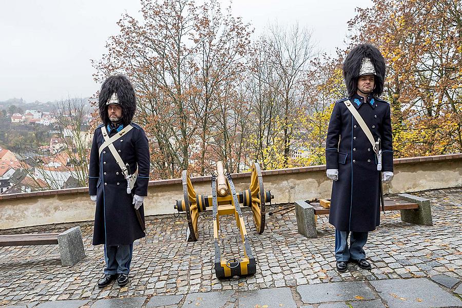 Oslava 100 let republiky v Českém Krumlově, Schwarzenberská granátnická garda - slavnostní salva nad městem, 28.10.2018