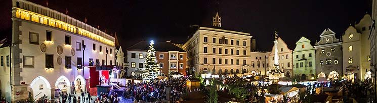 1. adventnÃ­ nedÄle - hudebnÄ poetickÃ© otevÅenÃ­ Adventu spojenÃ© s rozsvÃ­cenÃ­m vÃ¡noÄnÃ­ho stromu, ÄeskÃ½ Krumlov 2.12.2018