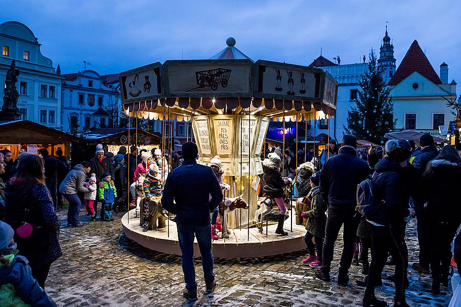 1. adventní neděle - hudebně poetické otevření Adventu spojené s rozsvícením vánočního stromu, Český Krumlov 2.12.2018