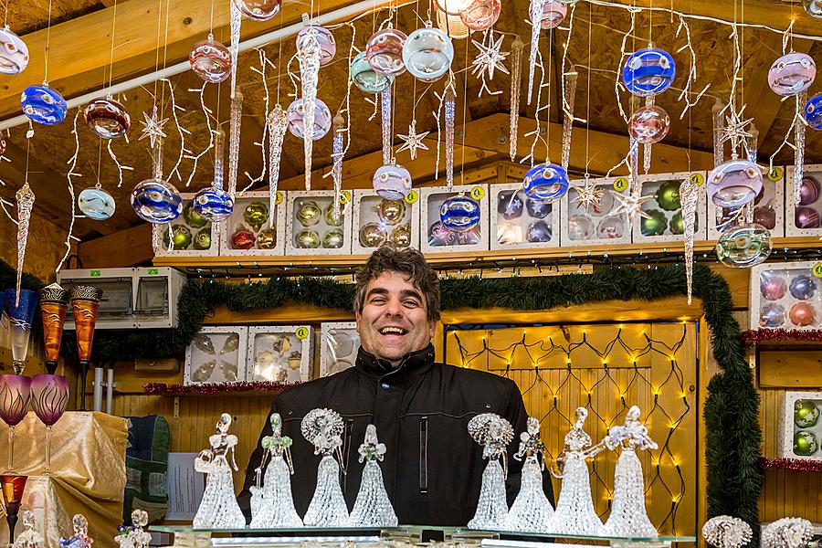 1. adventní neděle - hudebně poetické otevření Adventu spojené s rozsvícením vánočního stromu, Český Krumlov 2.12.2018