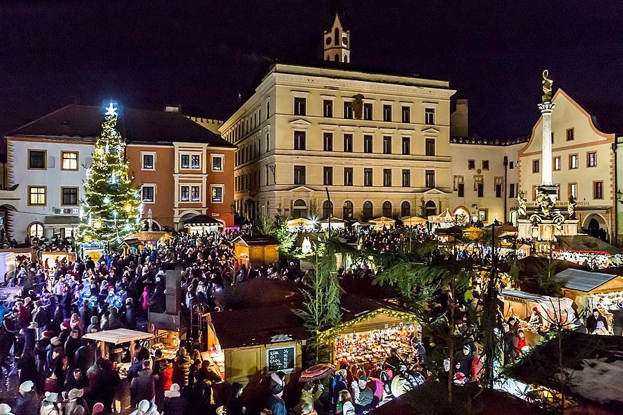 1. adventní neděle - hudebně poetické otevření Adventu spojené s rozsvícením vánočního stromu, Český Krumlov 2.12.2018