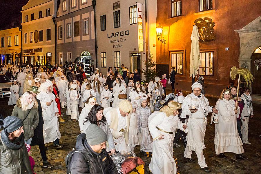 Engelsumzug Durch die Stadt Český Krumlov 7.12.2018