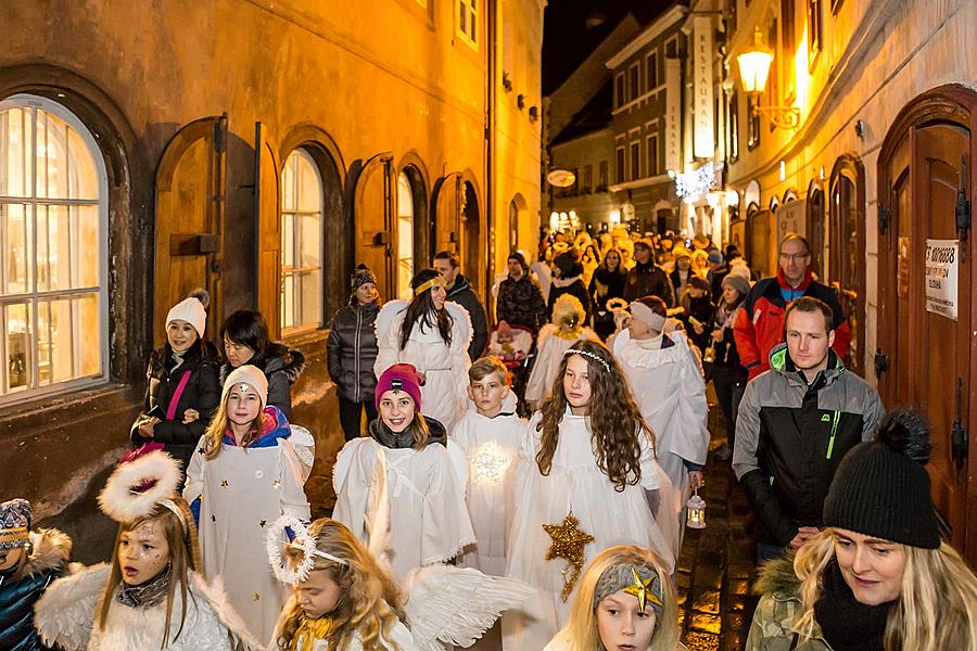 Engelsumzug Durch die Stadt Český Krumlov 7.12.2018