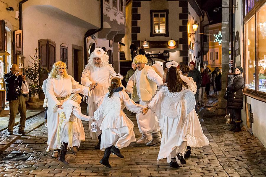 Engelsumzug Durch die Stadt Český Krumlov 7.12.2018