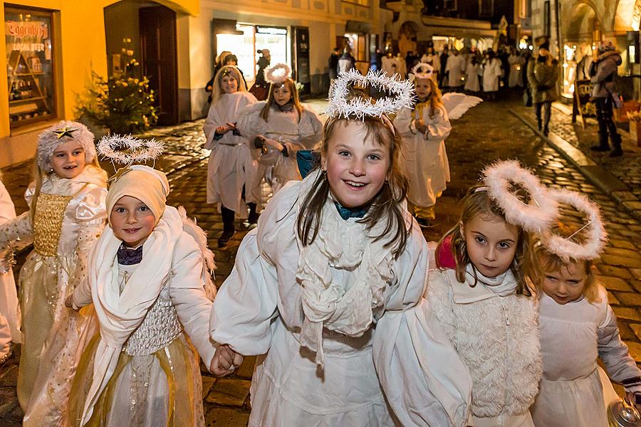 Engelsumzug Durch die Stadt Český Krumlov 7.12.2018