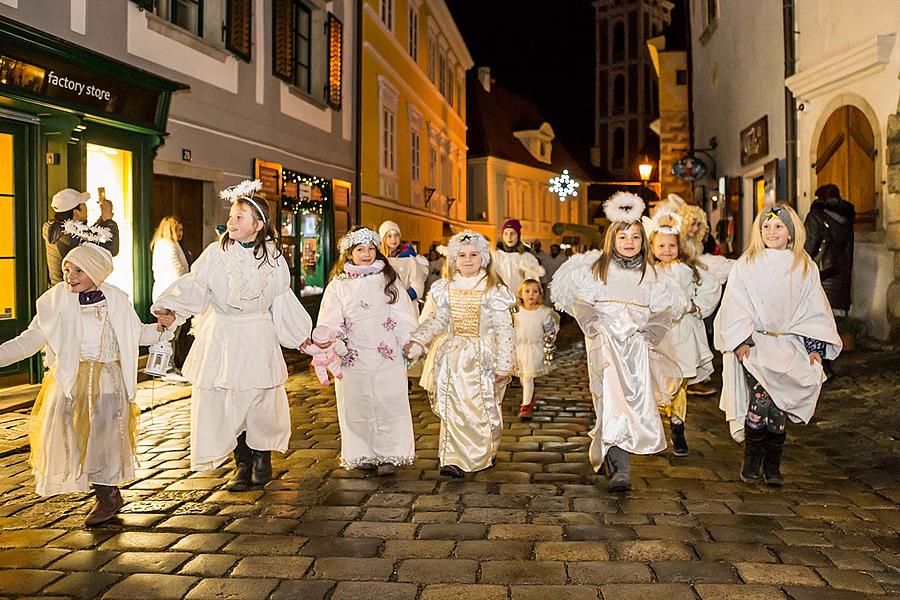 Engelsumzug Durch die Stadt Český Krumlov 7.12.2018