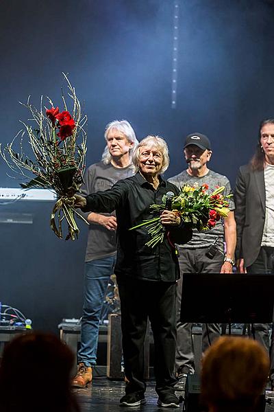 Václav Neckář and Bacily, concert 8.12.2018