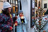 Passing on the Light of Bethlehem, Joint Singing by the Christmas Tree, 3rd Advent Sunday 16.12.2018, photo by: Lubor Mrázek