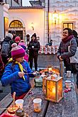Passing on the Light of Bethlehem, Joint Singing by the Christmas Tree, 3rd Advent Sunday 16.12.2018, photo by: Lubor Mrázek