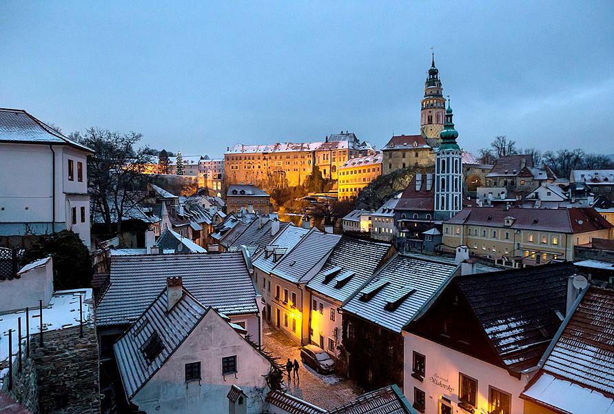 Rozdávání betlémského světla, společné zpívání u vánočního stromu, 3. adventní neděle 16.12.2018