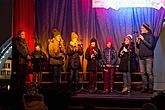 Passing on the Light of Bethlehem, Joint Singing by the Christmas Tree, 3rd Advent Sunday 16.12.2018, photo by: Lubor Mrázek