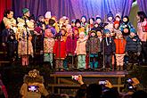 Passing on the Light of Bethlehem, Joint Singing by the Christmas Tree, 3rd Advent Sunday 16.12.2018, photo by: Lubor Mrázek