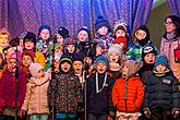 Passing on the Light of Bethlehem, Joint Singing by the Christmas Tree, 3rd Advent Sunday 16.12.2018, photo by: Lubor Mrázek