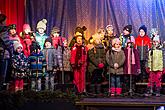 Passing on the Light of Bethlehem, Joint Singing by the Christmas Tree, 3rd Advent Sunday 16.12.2018, photo by: Lubor Mrázek