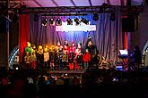 Passing on the Light of Bethlehem, Joint Singing by the Christmas Tree, 3rd Advent Sunday 16.12.2018, photo by: Lubor Mrázek