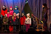 Passing on the Light of Bethlehem, Joint Singing by the Christmas Tree, 3rd Advent Sunday 16.12.2018, photo by: Lubor Mrázek