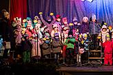 Passing on the Light of Bethlehem, Joint Singing by the Christmas Tree, 3rd Advent Sunday 16.12.2018, photo by: Lubor Mrázek