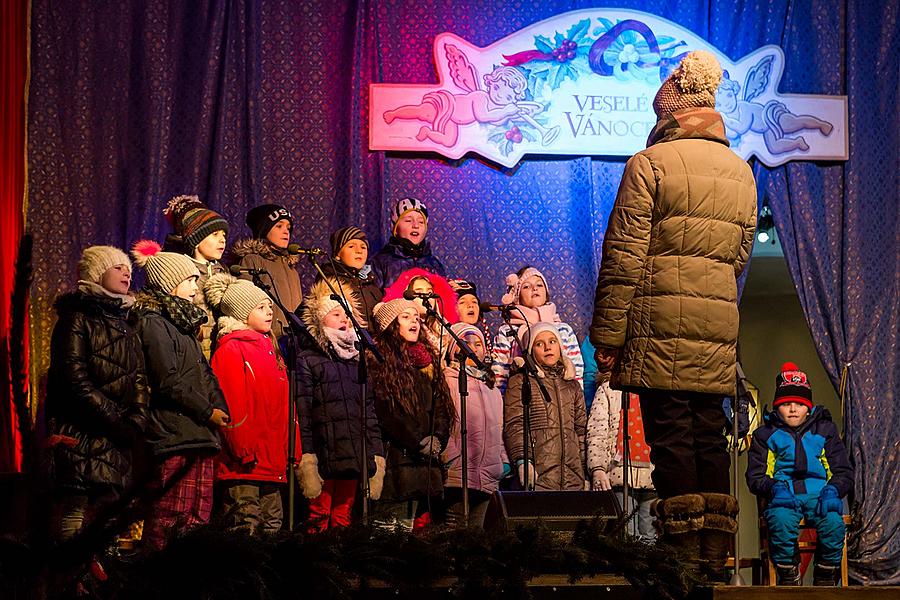 Verteilung des Lichts aus Bethlehem, Gemeinsames Singen am Weihnachtsbaum, 3. Adventssonntag 16.12.2018