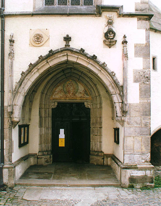 Kirche St. Veit in Český Krumlov, Eintrittsportal