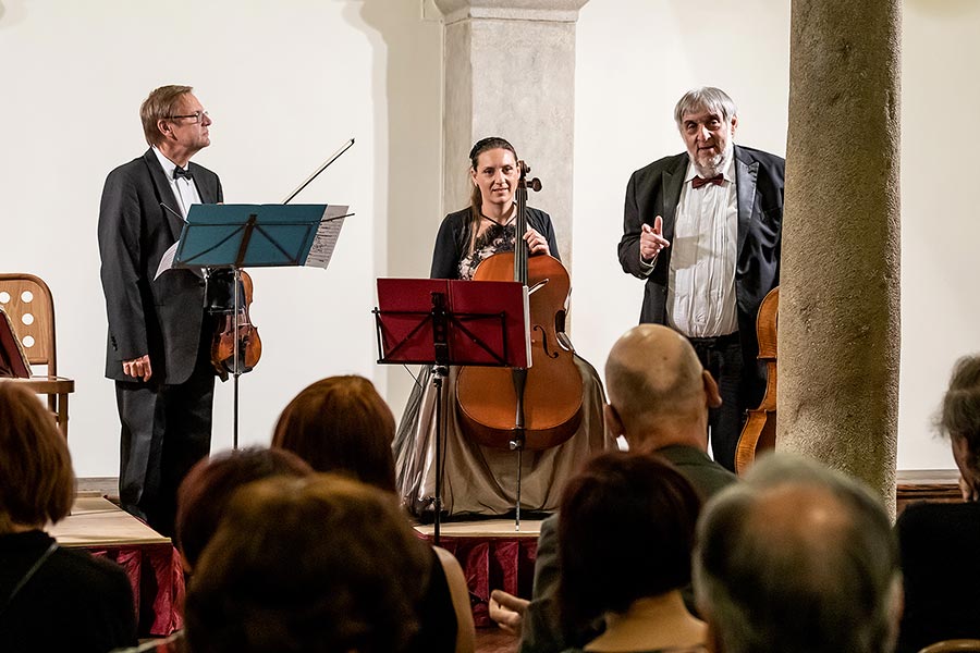 Miroslav Vilímec (housle), Jiří Hošek (violoncello), Dominika Weiss Hošková (violoncello) - nokturno, 3.7.2019, Festival komorní hudby Český Krumlov - 33. ročník