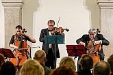 Miroslav Vilímec (housle), Jiří Hošek (violoncello), Dominika Weiss Hošková (violoncello) - nokturno, 3.7.2019, Festival komorní hudby Český Krumlov - 33. ročník, foto: Lubor Mrázek