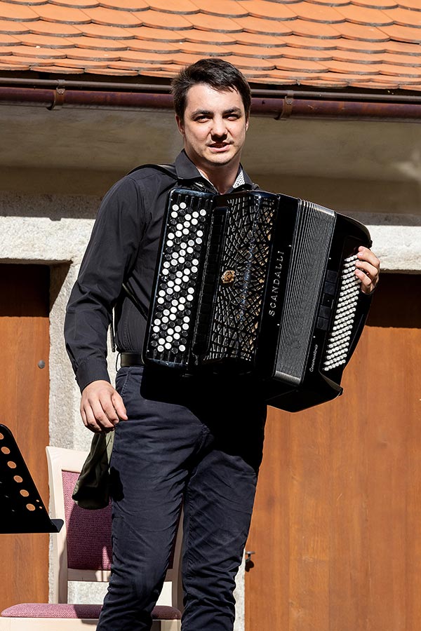 Štěpánka Šediváková (saxofon), Filip Kratochvíl (akordeon), 7.7.2019, Festival komorní hudby Český Krumlov - 33. ročník