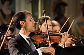 Vahid Khadem-Missagh (dirigent, housle), Allegro Vivo Chamber Orchestra, 1.8.2019, Mezinárodní hudební festival Český Krumlov, foto: Libor Sváček