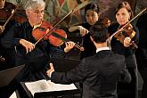 Vahid Khadem-Missagh (dirigent, housle), Allegro Vivo Chamber Orchestra, 1.8.2019, Mezinárodní hudební festival Český Krumlov, foto: Libor Sváček