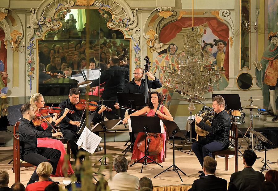 Radek Baborák (lesní roh), Miriam Rodriguez Brüllová (kytara), Baborák Ensemble, 8.8.2019, Mezinárodní hudební festival Český Krumlov