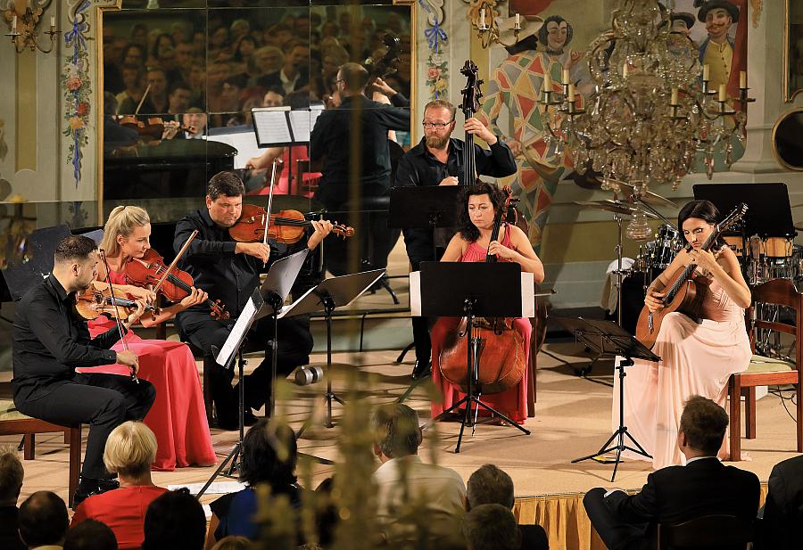 Radek Baborák (lesní roh), Miriam Rodriguez Brüllová (kytara), Baborák Ensemble, 8.8.2019, Mezinárodní hudební festival Český Krumlov