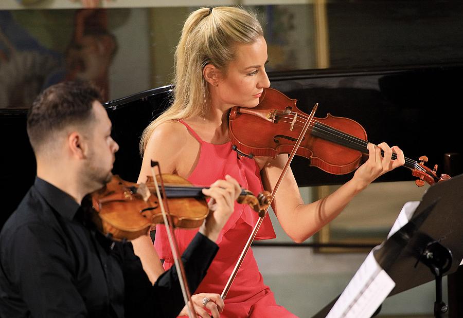 Radek Baborák (lesní roh), Miriam Rodriguez Brüllová (kytara), Baborák Ensemble, 8.8.2019, Mezinárodní hudební festival Český Krumlov