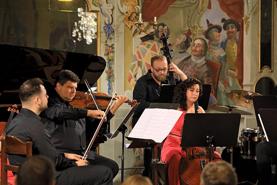 Radek Baborák (lesní roh), Miriam Rodriguez Brüllová (kytara), Baborák Ensemble, 8.8.2019, Mezinárodní hudební festival Český Krumlov
