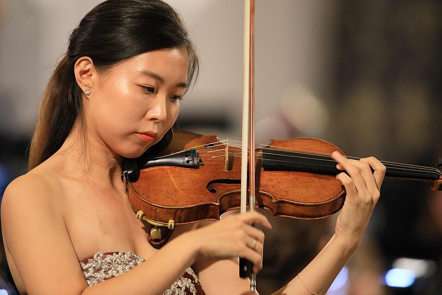 Sanghee Cheong (housle), Stefan Kropfitsch (violoncello), Thüringen Philharmonie, 9.8.2019, Mezinárodní hudební festival Český Krumlov