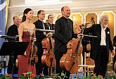 Sanghee Cheong (housle), Stefan Kropfitsch (violoncello), Thüringen Philharmonie, 9.8.2019, Mezinárodní hudební festival Český Krumlov, foto: Libor Sváček