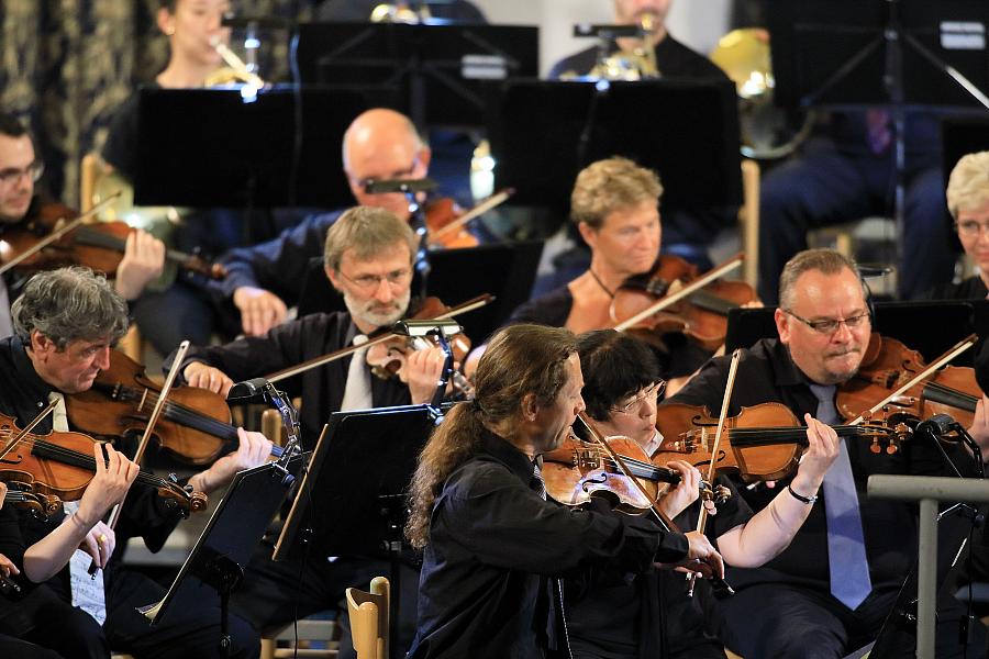 Sanghee Cheong (housle), Stefan Kropfitsch (violoncello), Thüringen Philharmonie, 9.8.2019, Mezinárodní hudební festival Český Krumlov