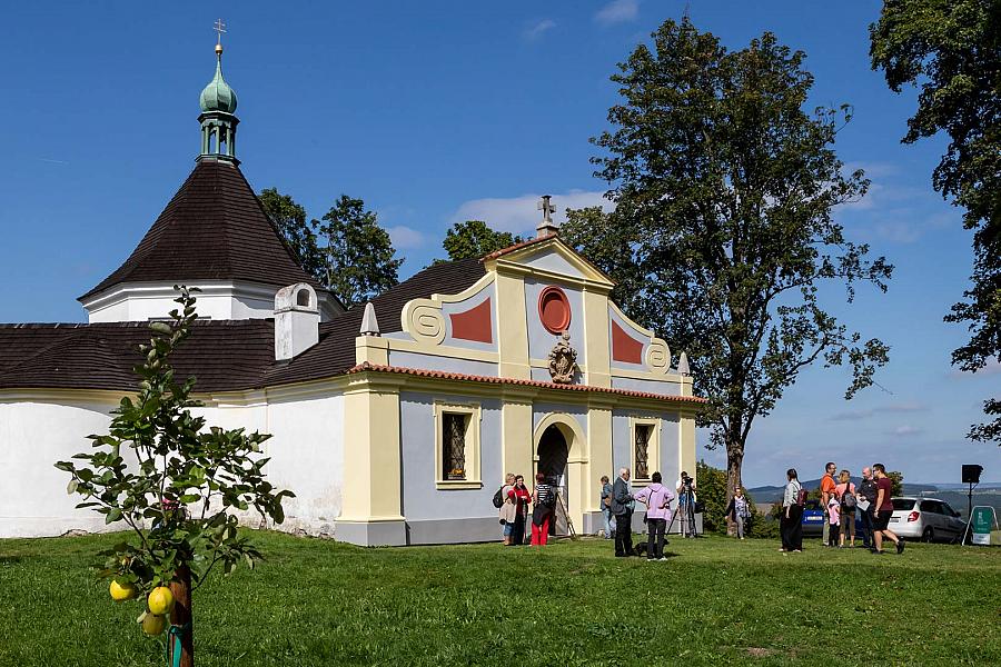 Slavnostní zpívaná mše u příležitosti svátku Povýšení sv. Kříže a svěcení zvonu v kapli na Křížové hoře 14.9.2019