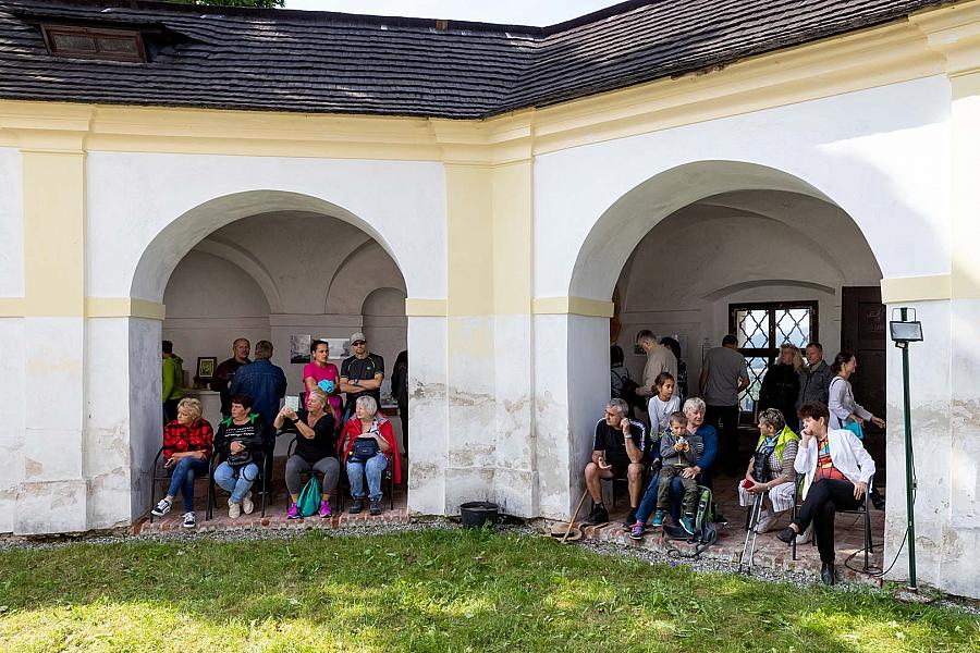 Slavnostní zpívaná mše u příležitosti svátku Povýšení sv. Kříže a svěcení zvonu v kapli na Křížové hoře 14.9.2019